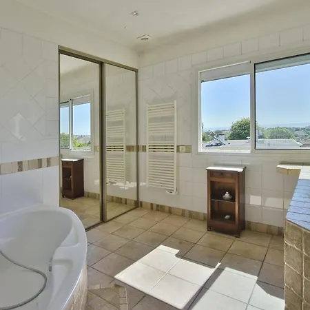 Family House With Swimming Pool & Sea View Villa *