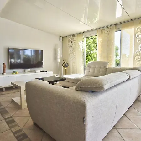 Family House With Swimming Pool & Sea View